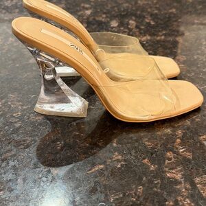 LEGS FOR DAYS in these Zara Acrylic Heeled Mules!